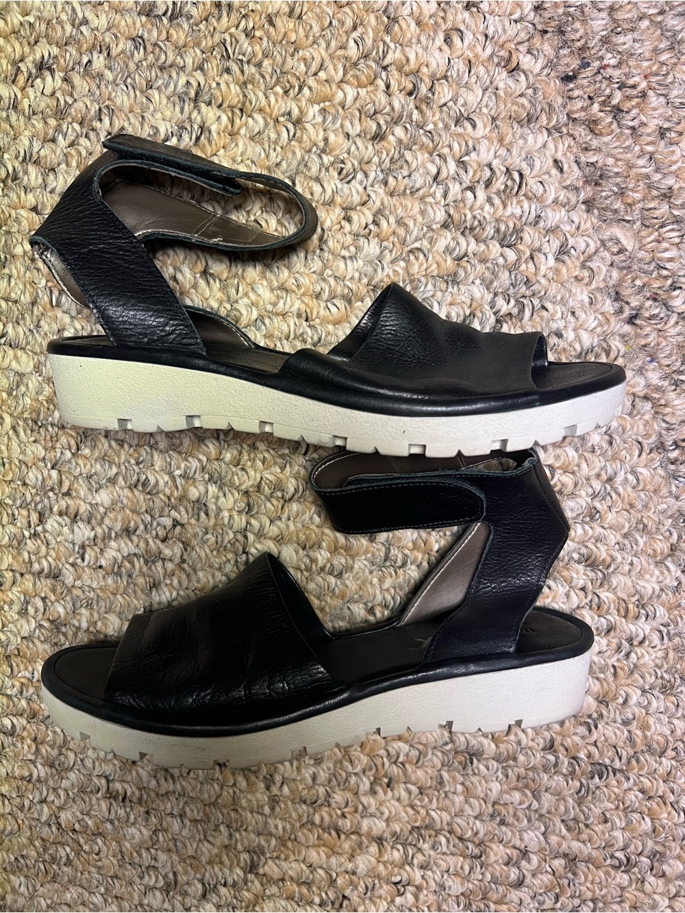 THE FLEXX Black Leather Platform Sandals with White Lug Sole Size 7.5